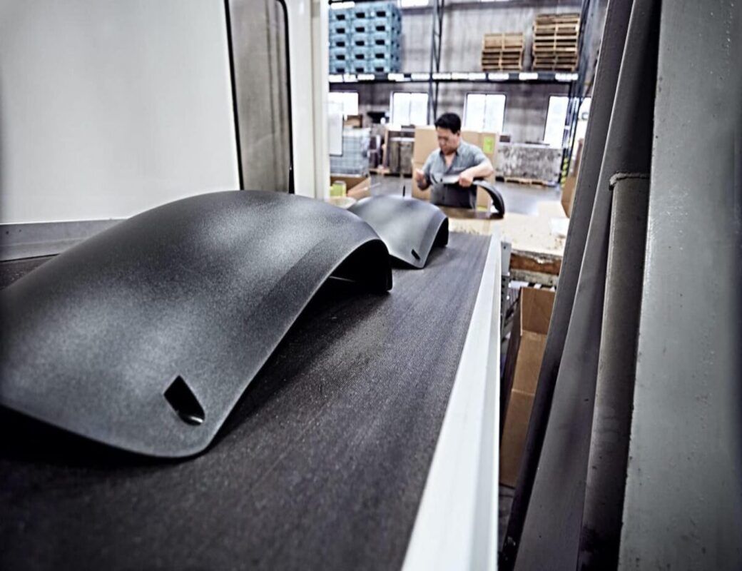 Molded thermoplastic components produced by injection molding